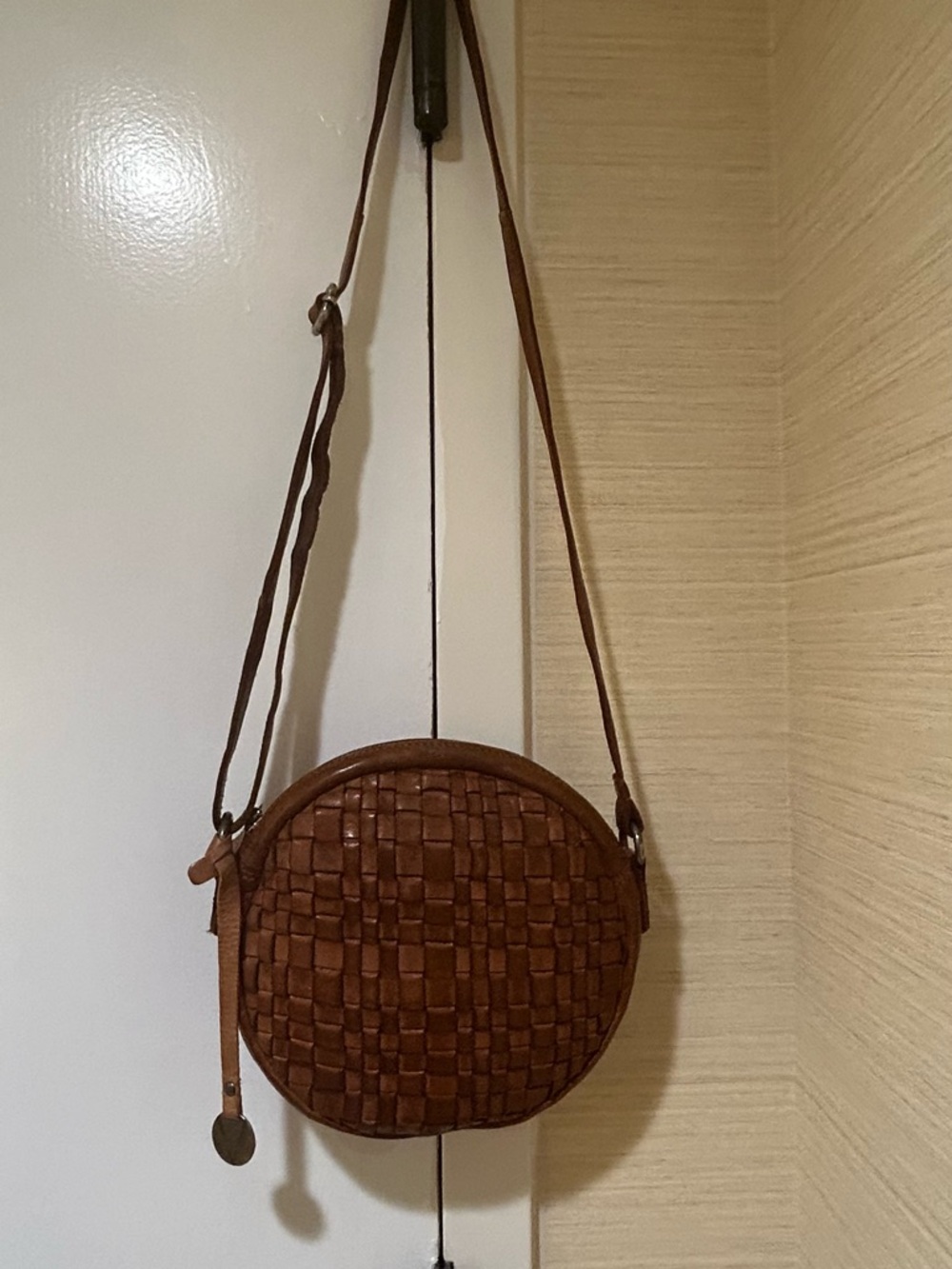 Vilenca Holland Vintage Brown Woven Round Crossbody Bag - Picture 16 of 16